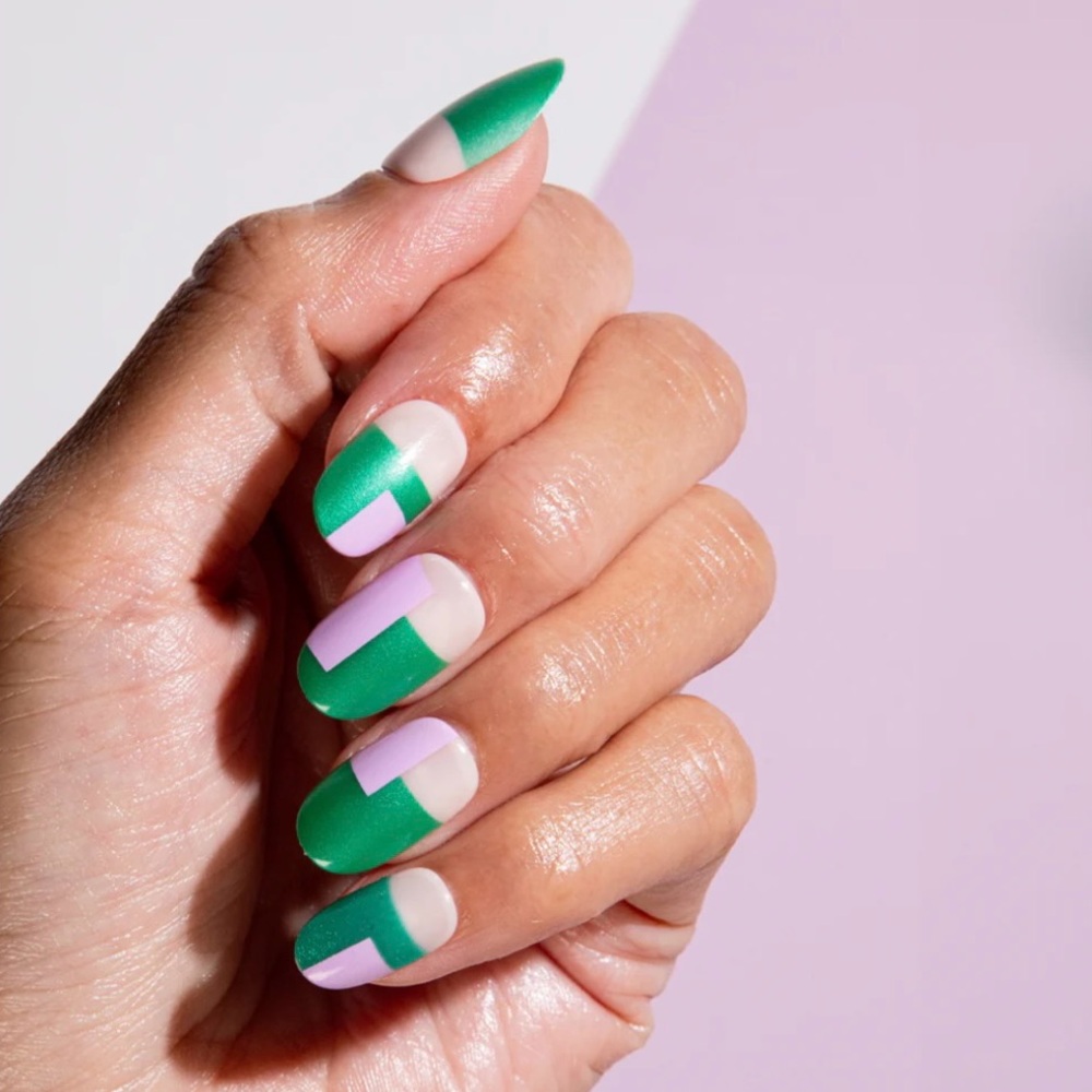 Chill Tips Emily In Paris Nail Set